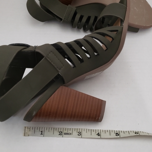 Delicious Yummy Cutout Stacked Heel Green Sandals Size 6 - Picture 13 of 14